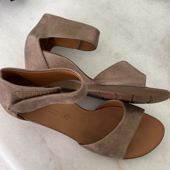 Paul Green Tammy Wedge Metallic Tan Suede leather Sandals 8 - Picture 6 of 9